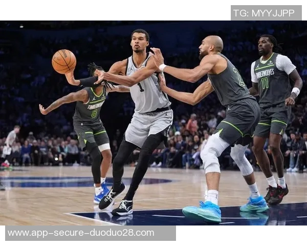 马刺与森林狼季后赛对决回顾及精彩瞬间分析